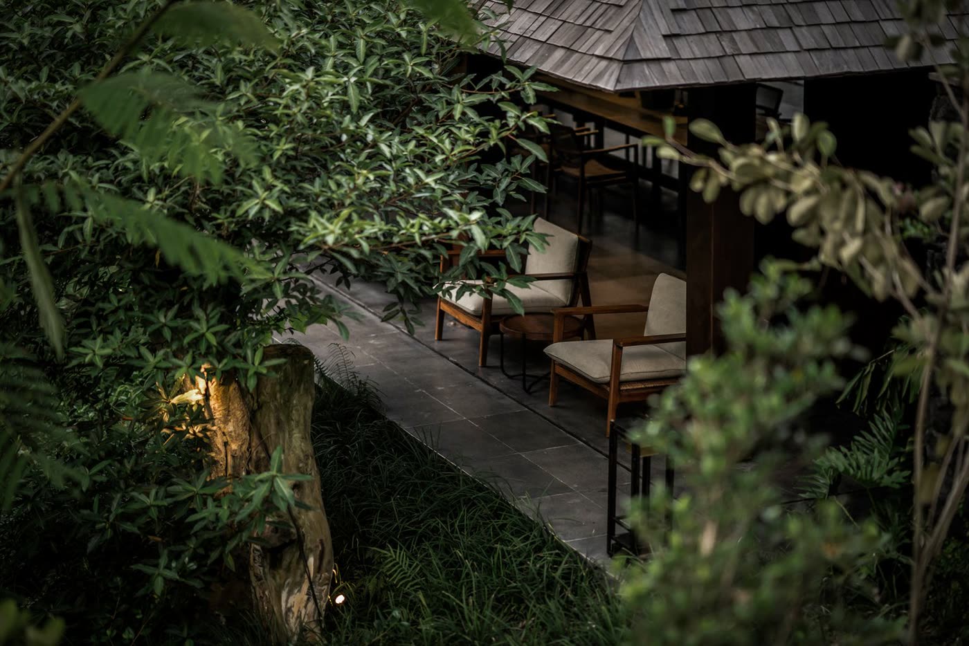 Bali — bazén pri pavilóne